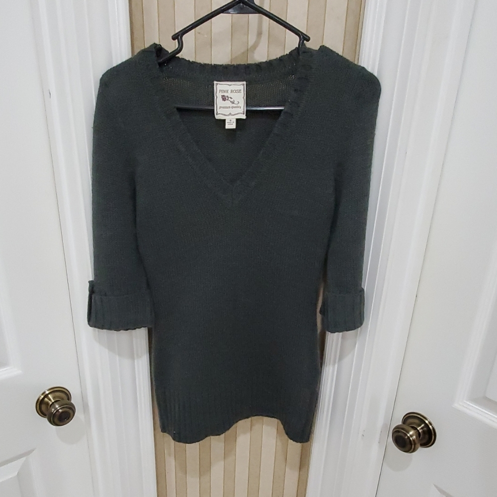 Pink rose half sleeve v-neck sweater